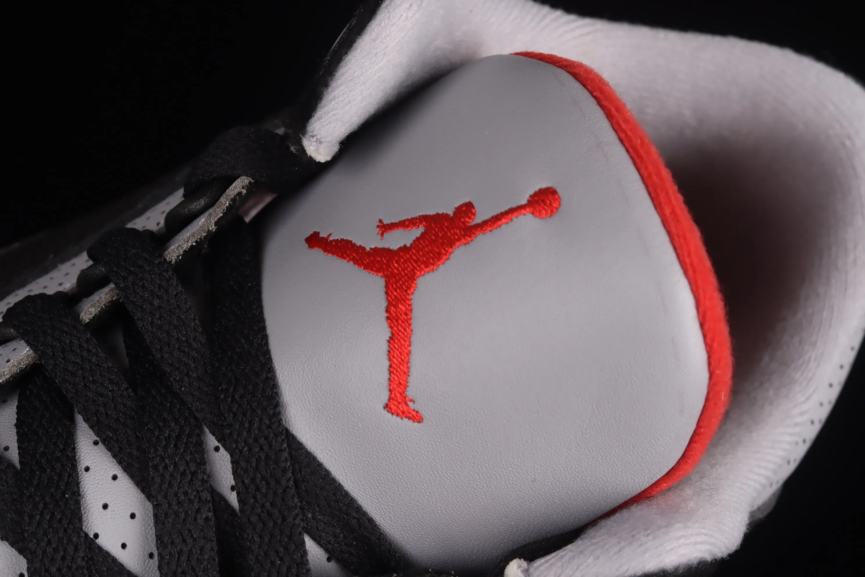 All Categories Air Jordan Jordan Series Basketball Shoes Air Jordan 3 Foreign Trade Version Air Jordan 3 Retro Black Cement (2018) AJ3 Joe 3 Retro Black Cement 854262-001